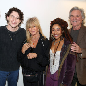 Photos: Goldie Hawn & Kurt Russell Visit Backstage at THE LOST BOYS Photo