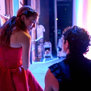 Photos: Sadie Sink,&nbsp;Noah Jupe, and More Behind the Scenes of ROMEO & JULIET Photo