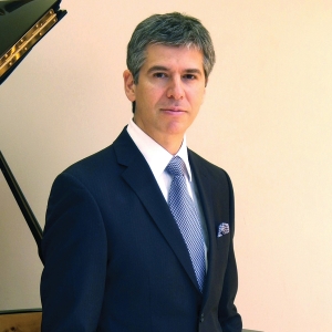  Classical Pianist Rustem Hayroudinoff Will Perform in Concert via Video This Month Photo
