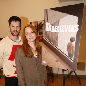 Photos: The Cast of Manhattan Theatre Club's THE UNBELIEVERS Meets the Press Photo