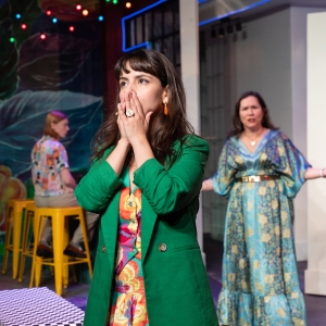 Photos: LAUGHS IN SPANISH At Horizon Theatre Photo