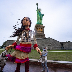 Little Amal, the 12-Foot-Tall Puppet of a Syrian Refugee Girl, to Walk Across America Photo