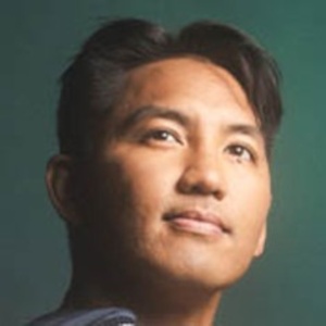 JR De Guzman Brings BOYFRIEND MATERIAL to Comedy Works Downtown in Larimer Square Photo