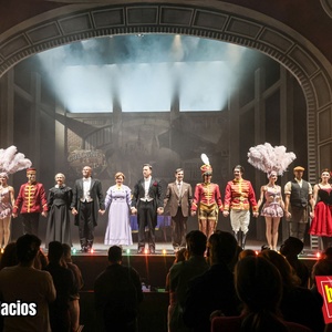 PHOTOS: Saludos finales de la noche de Estreno VIP de HOUDINI, UN MUSICAL MÁGICO en Photo