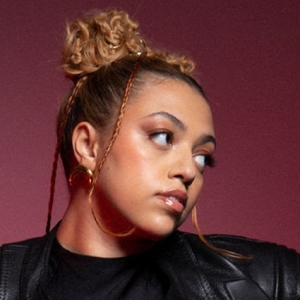 Mahalia announces Becca Hatch as Special Guest on In Real Life Australian Tour This A Photo