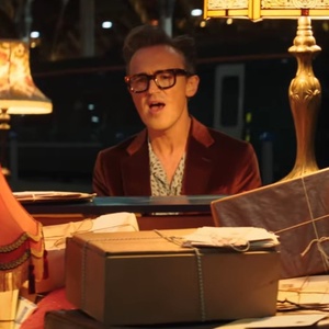 Video: PADDINGTON THE MUSICAL Composer Tom Fletcher Performs, 'One of Us' Photo
