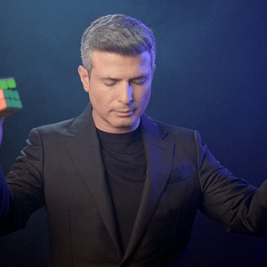 UK Premiere Of Magician Asi Wind's INCREDIBLY HUMAN After Sold-Out New York Season