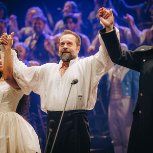 Photos: LES MISÉRABLES Wraps 2-Year Arena Tour, Welcoming 1.3 Million Fans in 34 Ci Photo