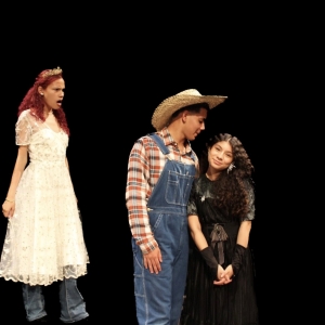 ROJA RIDIN’ IN THE HOOD AND OTHER CUENTOS Comes to GALA Hispanic Theatre Photo