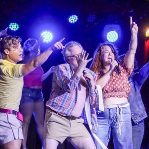 Photos: Marguerite Moreau Visits WET HOT A MUSICAL SUMMER Photo