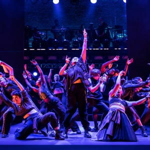 Complete Cast Set For Tour of JAGGED LITTLE PILL Photo