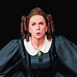 Photos: Catherine Tate Stars as Mary Todd Lincoln in OH, MARY! in London Photo