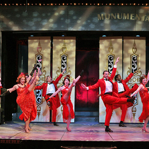 Photos: SINGIN IN THE RAIN Opens at Beef & Boards Dinner Theatre Photo