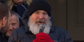 Mandy Patinkin Leads 'Somewhere Over the Rainbow' at Mamdani's Inauguration