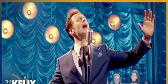 Video: Guarda Jonathan Groff eseguire 'Beyond the Sea' da JUST IN TIME