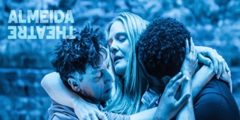 Wideo: Teatr Almeida Wydaje Zapowiedź DOMU LALKI