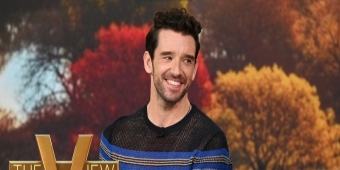 Video: Michael Urie verrät, wie er sich die Rolle in OH, MARY! bei THE VIEW manifestierte