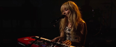 VIDEO: Sabrina Carpenter Performs 'Skinny Dipping' on TONIGHT SHOW 