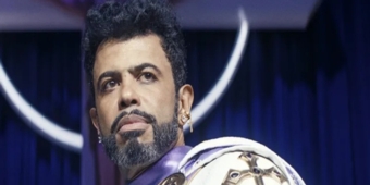 Escucha: Daveed Diggs y Christopher Lennertz se unen en 'Raise Him Up' para THE BOYS