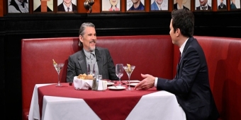 Video: Jimmy Fallon Recrea Sardi's para Ethan Hawke en el Show de Esta Noche
