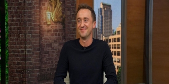 Vídeo: Tom Felton Credita Daniel Radcliffe como Inspiração para Estreia na Broadway
