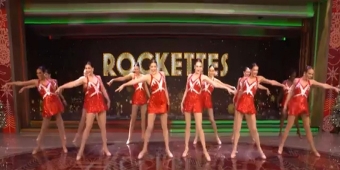 ビデオ：ラジオシティ・ロケッツ、『LIVE WITH KELLY AND MARK』で「ニューヨーク・アット・クリスマス」を披露