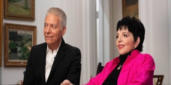 Video: Liza Minnelli Praat over Kindertijd, Ouders, & Nieuwe Memoires op GOOD MORNING AMERICA
