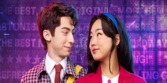 Photo : MAYBE HAPPY ENDING dévoile un premier aperçu d'Andrew Barth Feldman dans le rôle de 'Oliver'