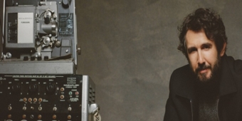 Josh Groban Confirme un Nouvel Album de Films CINEMATIC; Écoutez 'Can You Feel the Love Tonight'