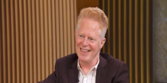 ビデオ：ジェシー・タイラー・ファーガソンがTRUでトルーマン・カポーティを演じるための準備