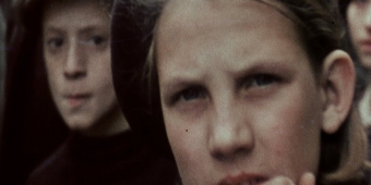 वीडियो: हेलेन मिरेन, डेविड हाइड पियर्स, और अन्य 'दिस ऑर्डिनरी थिंग' डॉक्यूमेंट्री के ट्रेलर में