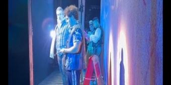 Video: Joey Fatone recibe ovación de 20 segundos en su primera entrada en la gira nacional de & JULIET