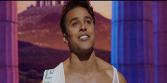 Video: HERCULES-Star Luke Brady singt 'Go the Distance'