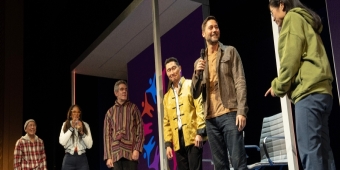 Photos: Daniel Dae Kim & More in YELLOW FACE on Broadway