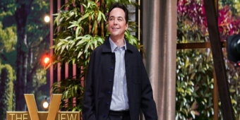 Видео: Джим Парсонс называет TITANIQUE "самым веселым выступлением на сцене" в THE VIEW