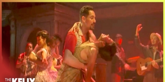 वीडियो: 'द केली क्लार्कसन शो' पर BUENA VISTA SOCIAL CLUB द्वारा 'क्वे बुएनो बैला उस्टेड' का प्रदर्शन