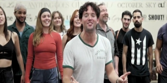 ビデオ: JJネイマン、マリオット・シアターで『キャッチ・ミー・イフ・ユー・キャン』のリハーサルを指導