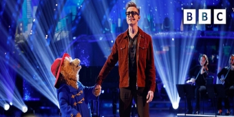 视频：帕丁顿熊和汤姆·弗莱彻在《舞动奇迹》上表演新音乐剧片段