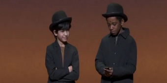 Video: LE PIÙ PICCOLE STAR DI ASPETTANDO GODOT VINCONO IL RED BUCKET FOLLIES 2025