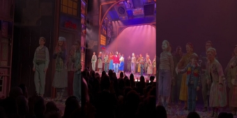 ビデオ：ウエストエンドの「パディントン」キャストが初演を披露