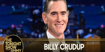 视频：比利·克鲁德普在《今夜秀》中回忆获得莎迪餐厅画像的经历