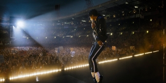 视频：由侄子贾法尔主演的迈克尔·杰克逊传记片首支预告片发布