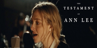 视频：阿曼达·塞弗里德和丹尼尔·布隆伯格演唱《被阳光包裹》——选自《安·李的遗嘱》