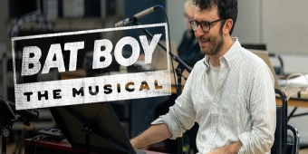 비디오: 앤드류 레즈닉, 뮤지컬 '배트 보이'의 음악을 파헤치다