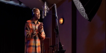 विशेष: 'लेट मी कैरी यू दिस क्रिसमस' नए एलबम में डैरियस डी हास ने गाया 'साइलेंट नाइट'