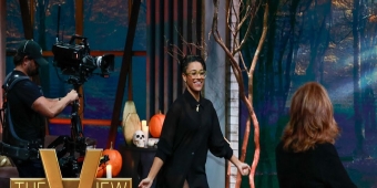 Video: Ariana DeBose Bespreekt Haar Terugkeer naar Live Theater op THE VIEW