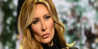 视频：劳拉·贝南蒂在《深夜秀》圣诞特别中再次模仿梅拉尼娅·特朗普