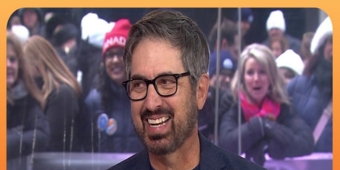 Video: Ray Romano erklärt, warum er sein Broadway-Debüt in ALL OUT: COMEDY ABOUT AMBITION gibt