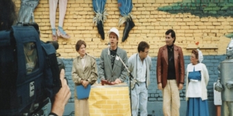 Vídeo: Trailer do Documentário UNDER THE RAINBOW Explora os Icônicos Sapatos de Rubi