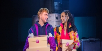 ZWEI FREMDEN (TRAGEN EINEN KUCHEN DURCH NEW YORK) wird die Cast-Aufnahme veröffentlichen; Hören Sie die erste Single